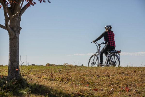 White Tuoteg Bike Commuting by the electric bicycle Cycling for Mental Health